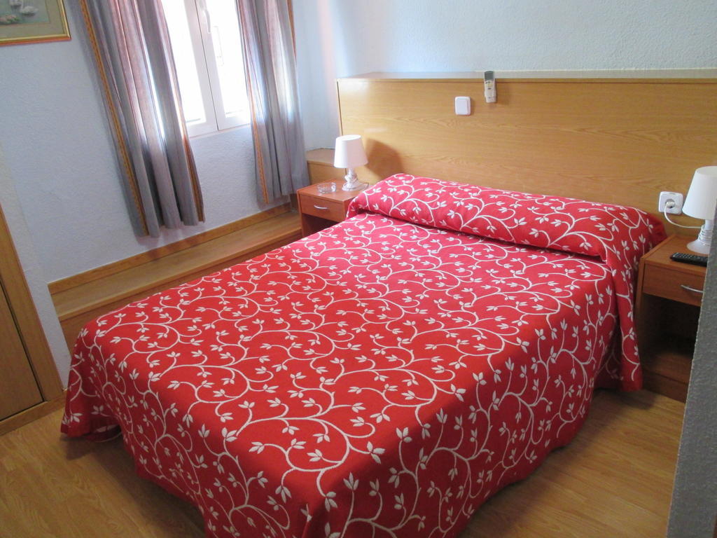 Hostal Pradillo Мостолес Екстериор снимка