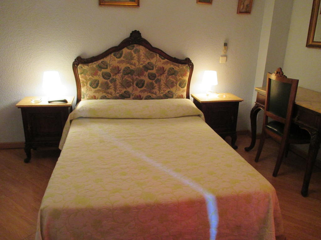 Hostal Pradillo Мостолес Стая снимка